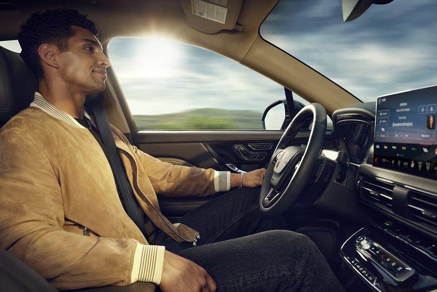 2024 Lincoln Corsair HANDS-FREE HIGHWAY DRIVING