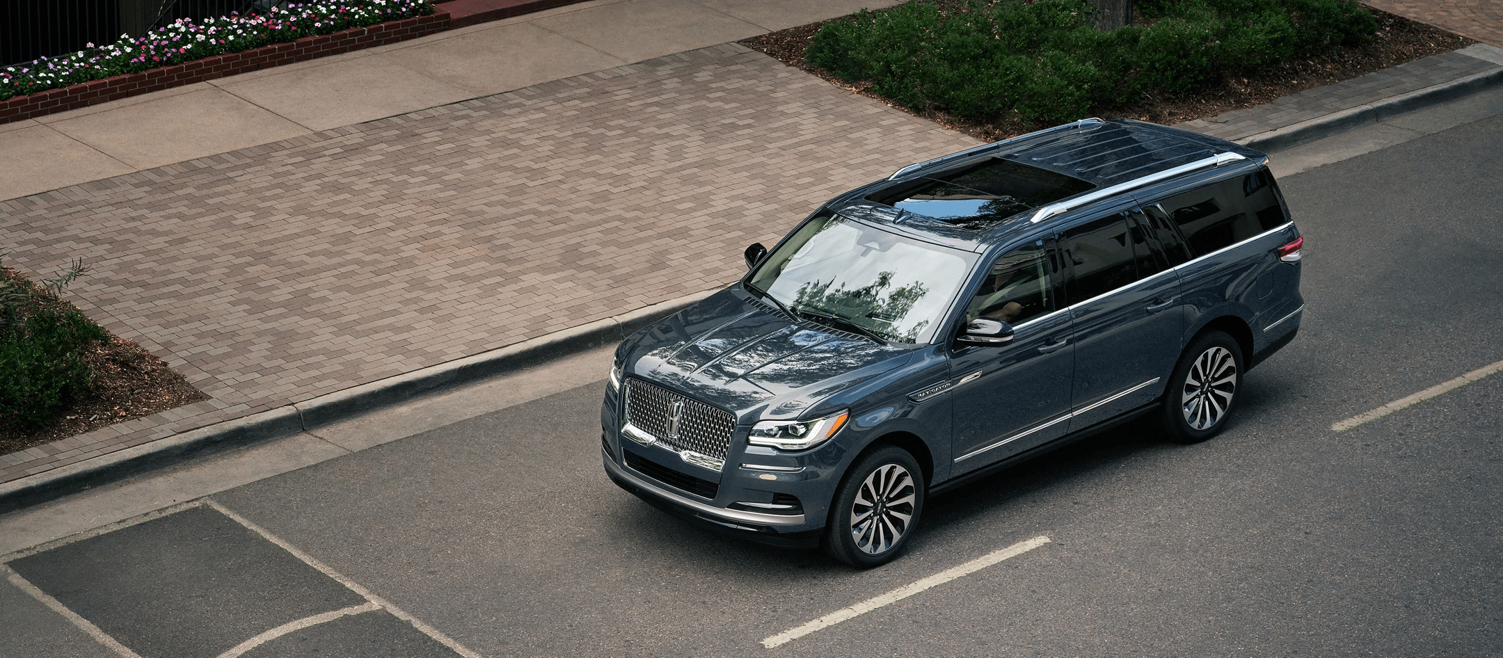 2024 Lincoln Navigator adaptive suspension with road preview