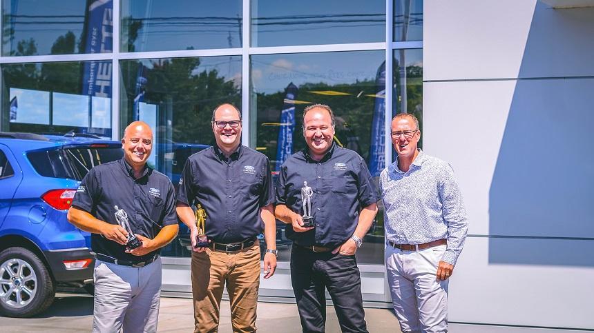 Trois employés de chez Fréchette Ford se voient remettre des trophées Henry Ford Trois employés de chez Fréchette Ford se voient remettre des trophées Henry Ford