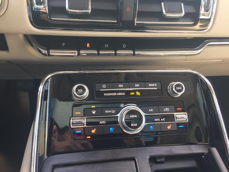 2018 Lincoln Navigator, Console Control Panel