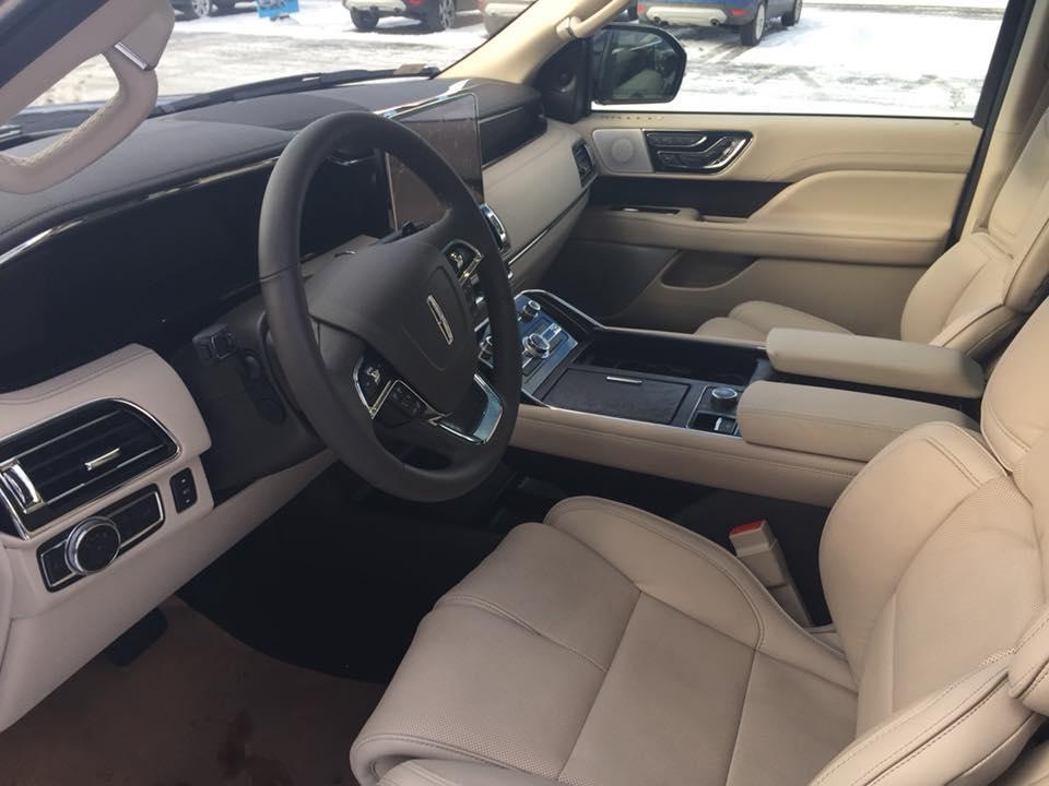 2018 Lincoln Navigator, Driver Seat