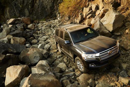 Difference Between 2019 Toyota Land Cruiser and 2019 Toyota Sequoia Difference Between 2019 Toyota Land Cruiser and 2019 Toyota Sequoia