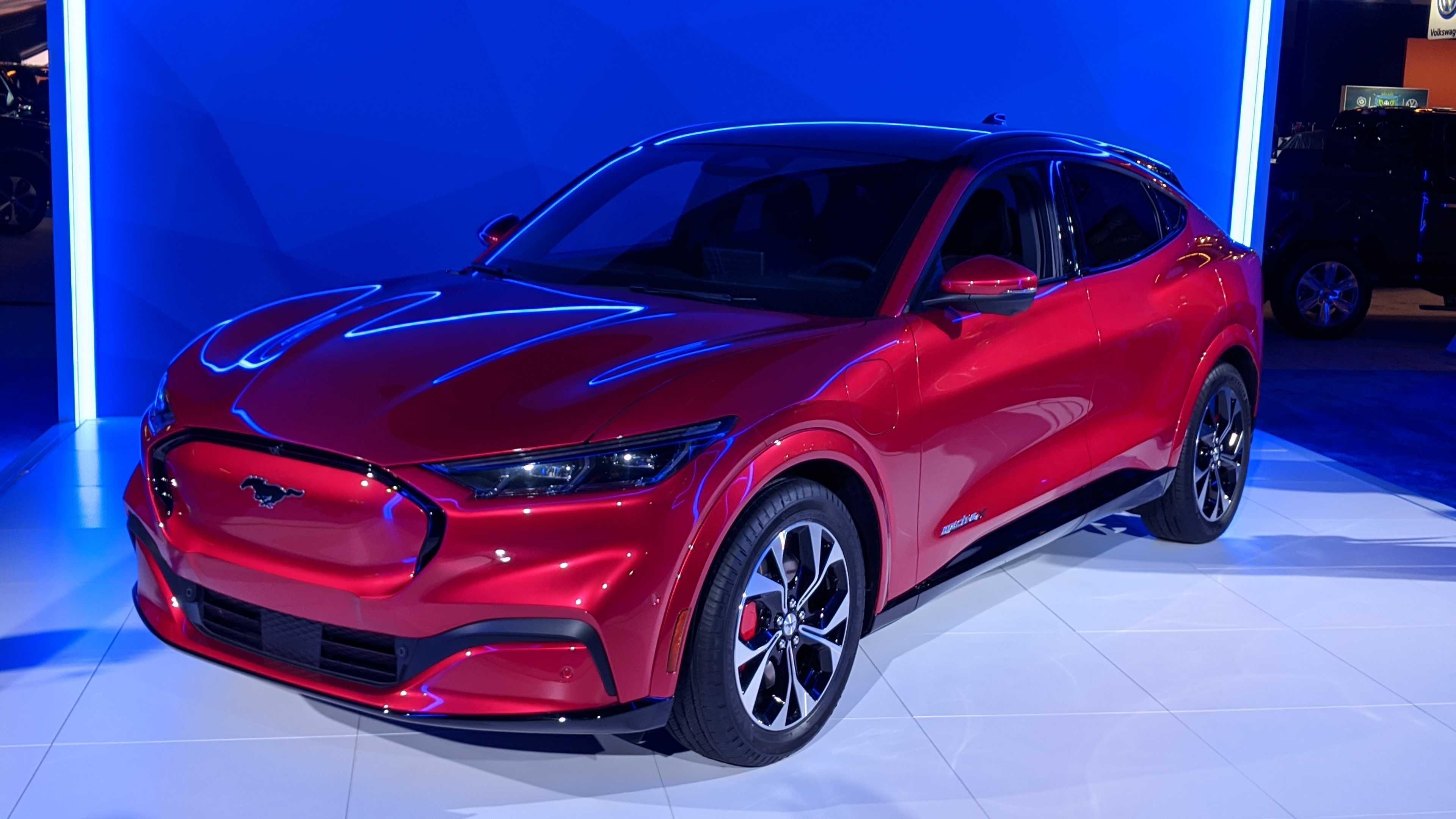 Mustang Mach E VS Transit Connect : proches parents? Mustang Mach E VS Transit Connect : proches parents?