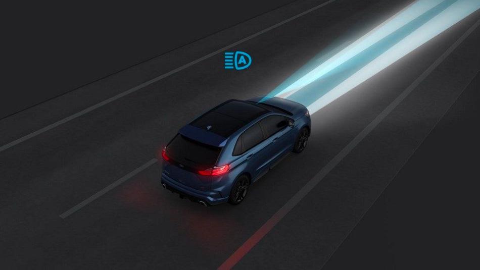 Ford Edge demonstrating Blind Spot Information System with Cross Traffic Alert Ford Edge demonstrating Blind Spot Information System with Cross Traffic Alert