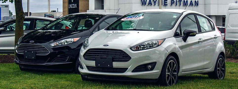 Used White 2017 Ford Fiesta in front of Wayne Pitman Ford in Guelph Ontario Used White 2017 Ford Fiesta in front of Wayne Pitman Ford in Guelph Ontario