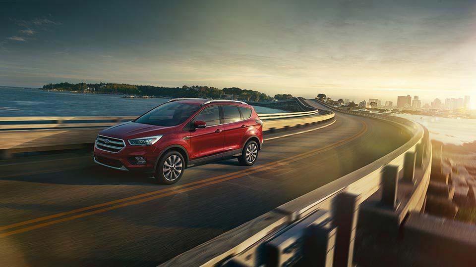 Ford Escape 2017 Titanium, présenté en rouge rubis Modèle Ford Escape 2017 Titanium, couleur rouge rubis