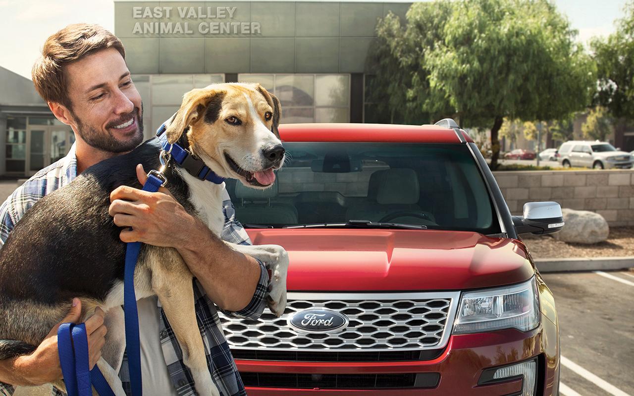 Man using his Ford Explorer to take his pet to the vet