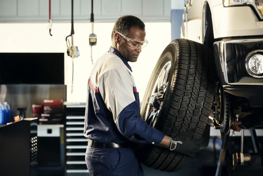 Service Department change tires image Service Department change tires image