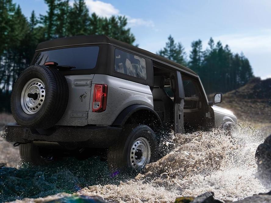 2021 Ford Bronco off-roading in water 2021 Ford Bronco off-roading in water