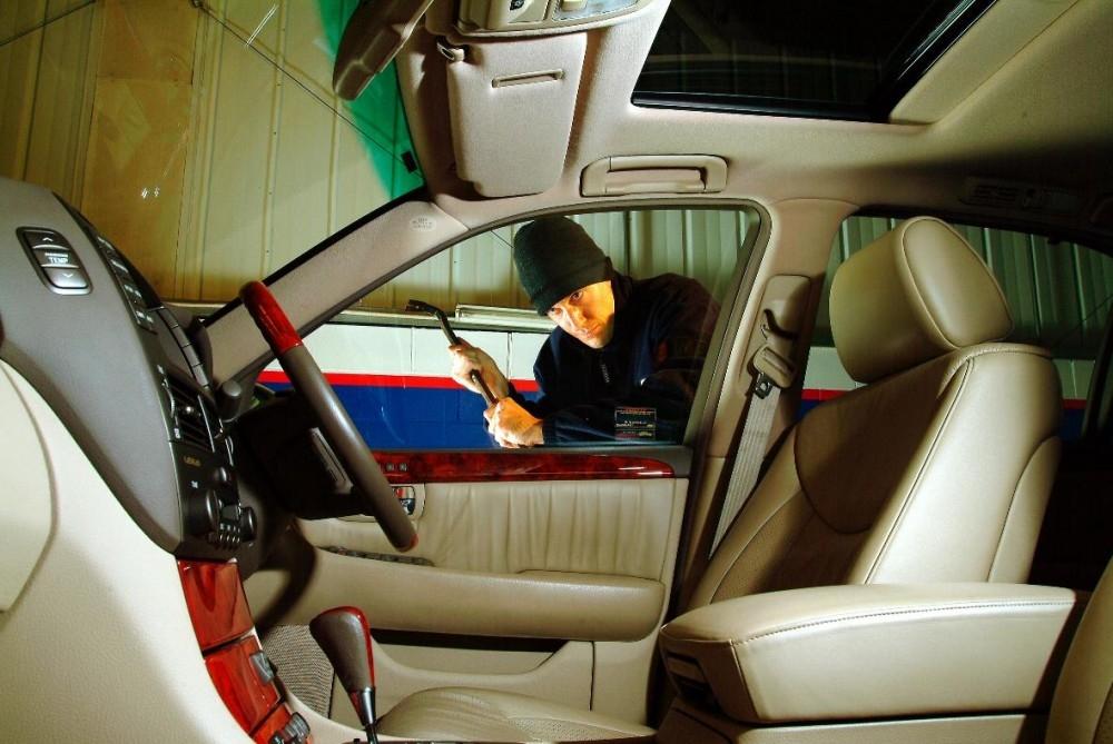 A guide to foiling car crooks A guide to foiling car crooks
