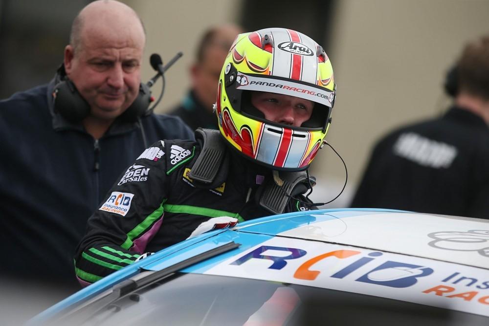 Renault UK Clio Cup Gains Chris Smiley Renault UK Clio Cup Gains Chris Smiley