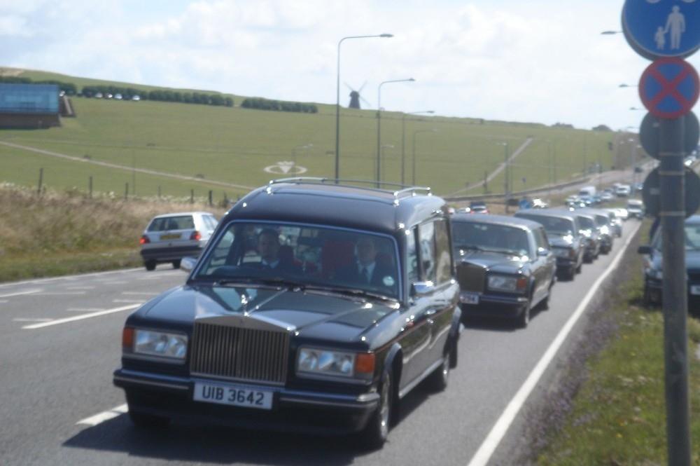 Do You Know Funeral Procession Etiquette? Do You Know Funeral Procession Etiquette?