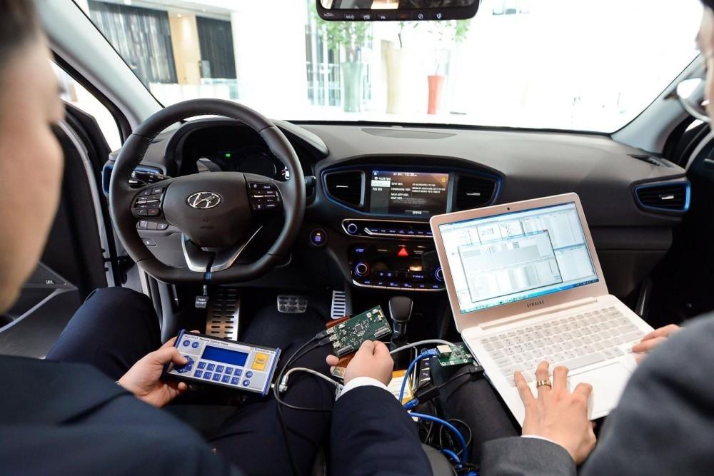 Hyundai's Connected Car Devlopment Hyundai's Connected Car Devlopment