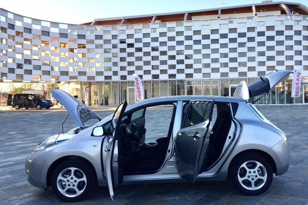 Nissan LEAF Review Nissan LEAF Review