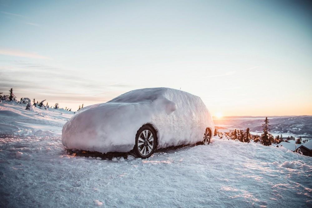 Nissan LEAF Breaks the Ice Nissan LEAF Breaks the Ice