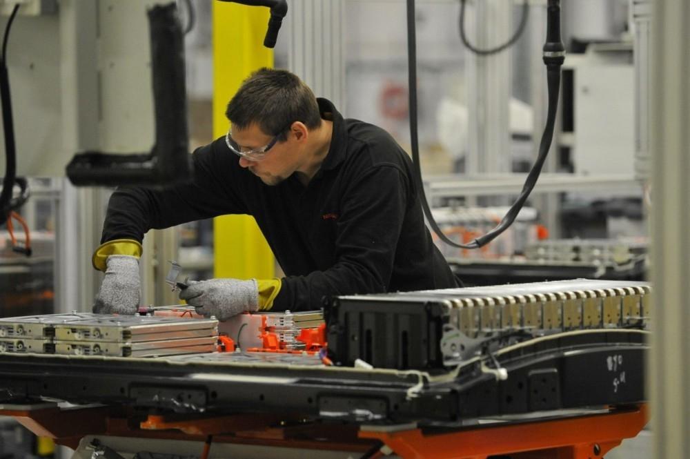 Nissan Commits Further to Electric Vehicle Future Nissan Commits Further to Electric Vehicle Future