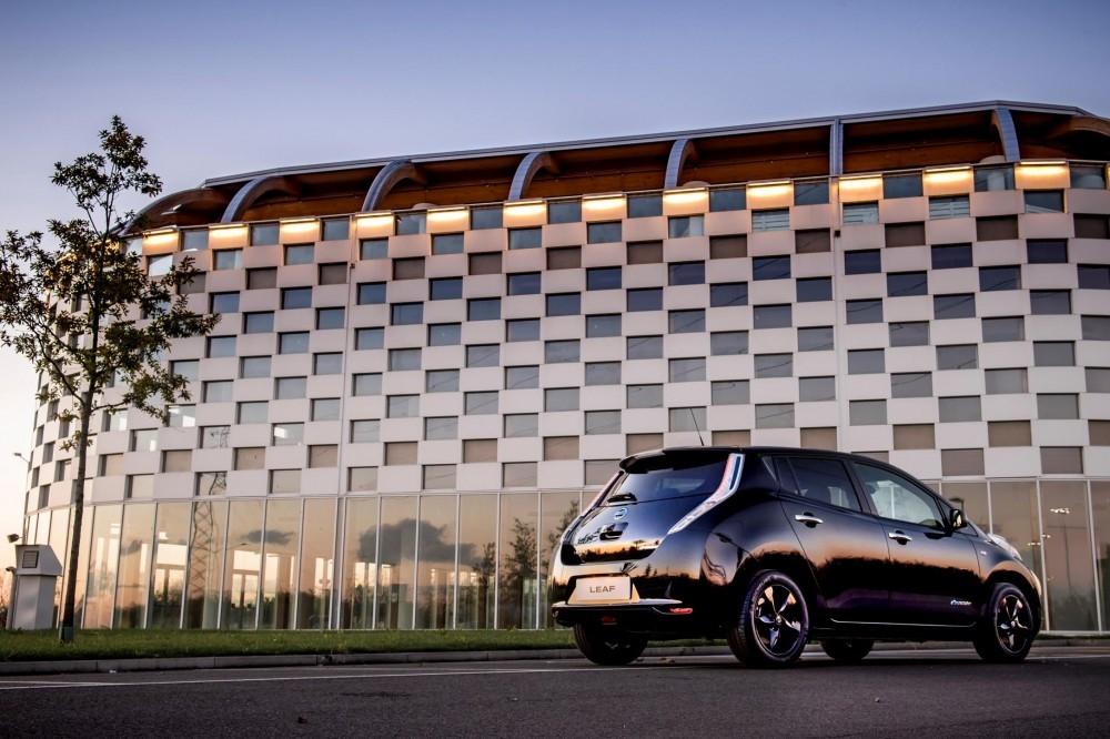Nissan LEAF Review Nissan LEAF Review