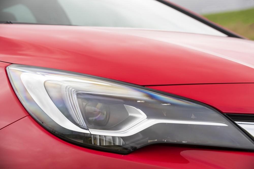 Vauxhall's LED Matrix Headlights Could Reduce Accident Risk Vauxhall's LED Matrix Headlights Could Reduce Accident Risk