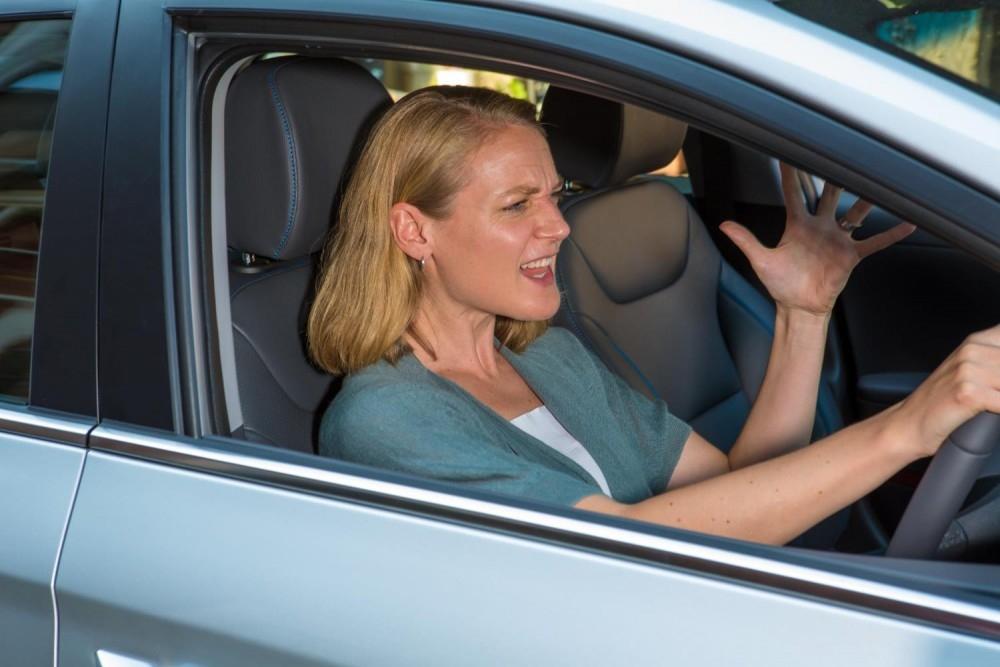 Female motorists fear being duped Female motorists fear being duped