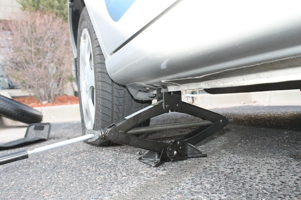 How to change a tyre How to change a tyre