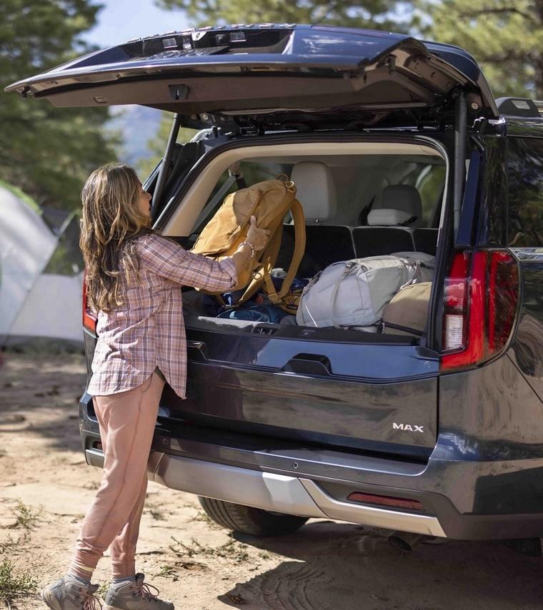 2025 Ford Expedition Multi-Function Ford Split Gate
