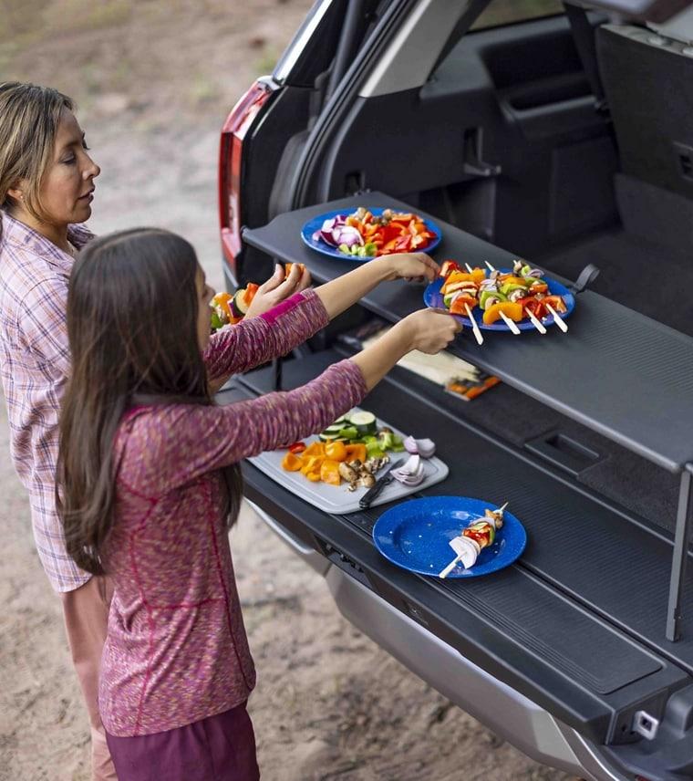 2025 Ford Expedition Cargo Tailgate Manager