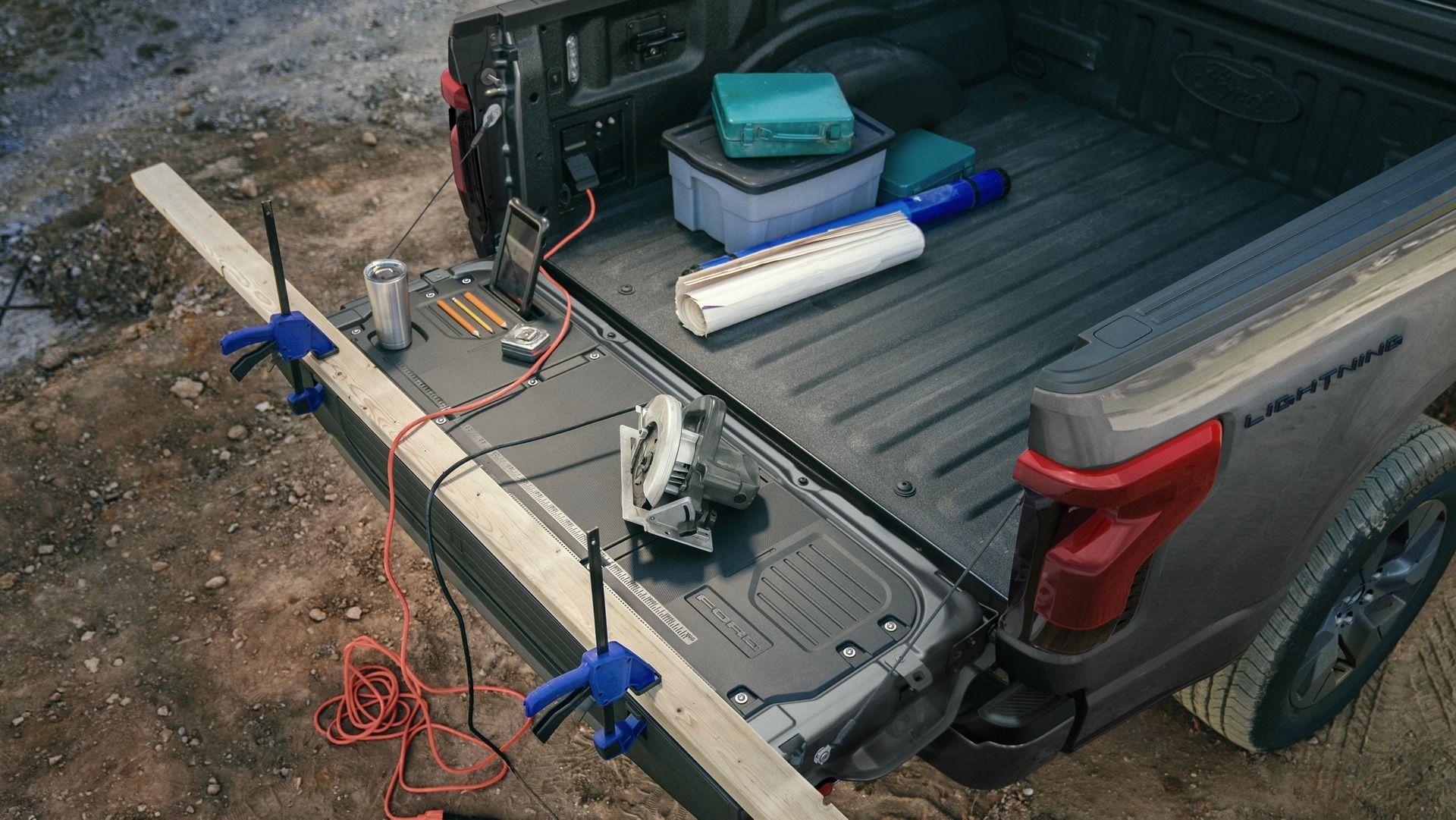 2025 Ford F-150 Tailgate Step and Work Surface