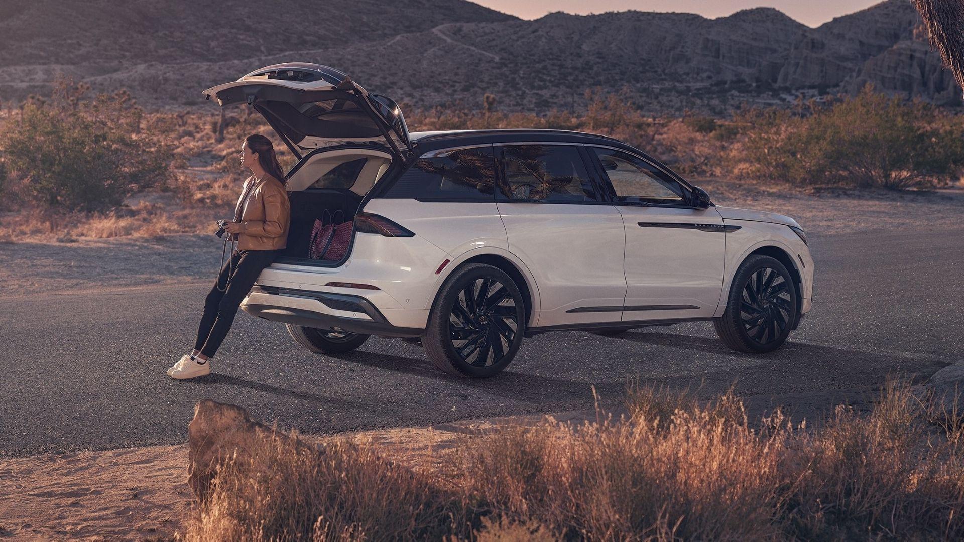 2025 Lincoln Nautilus Hands-free liftgate