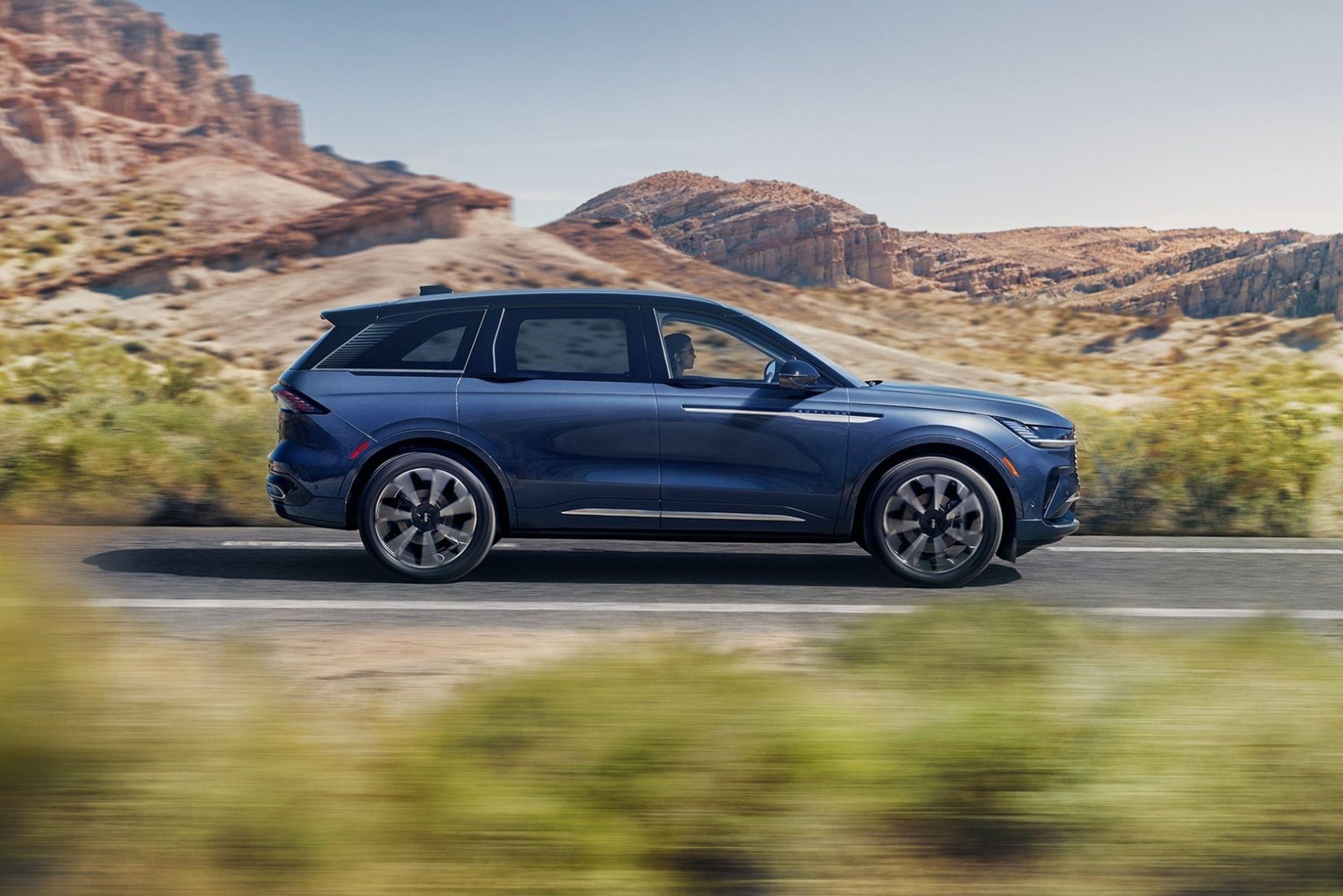 2025 Lincoln Nautilus Lane-Keeping System