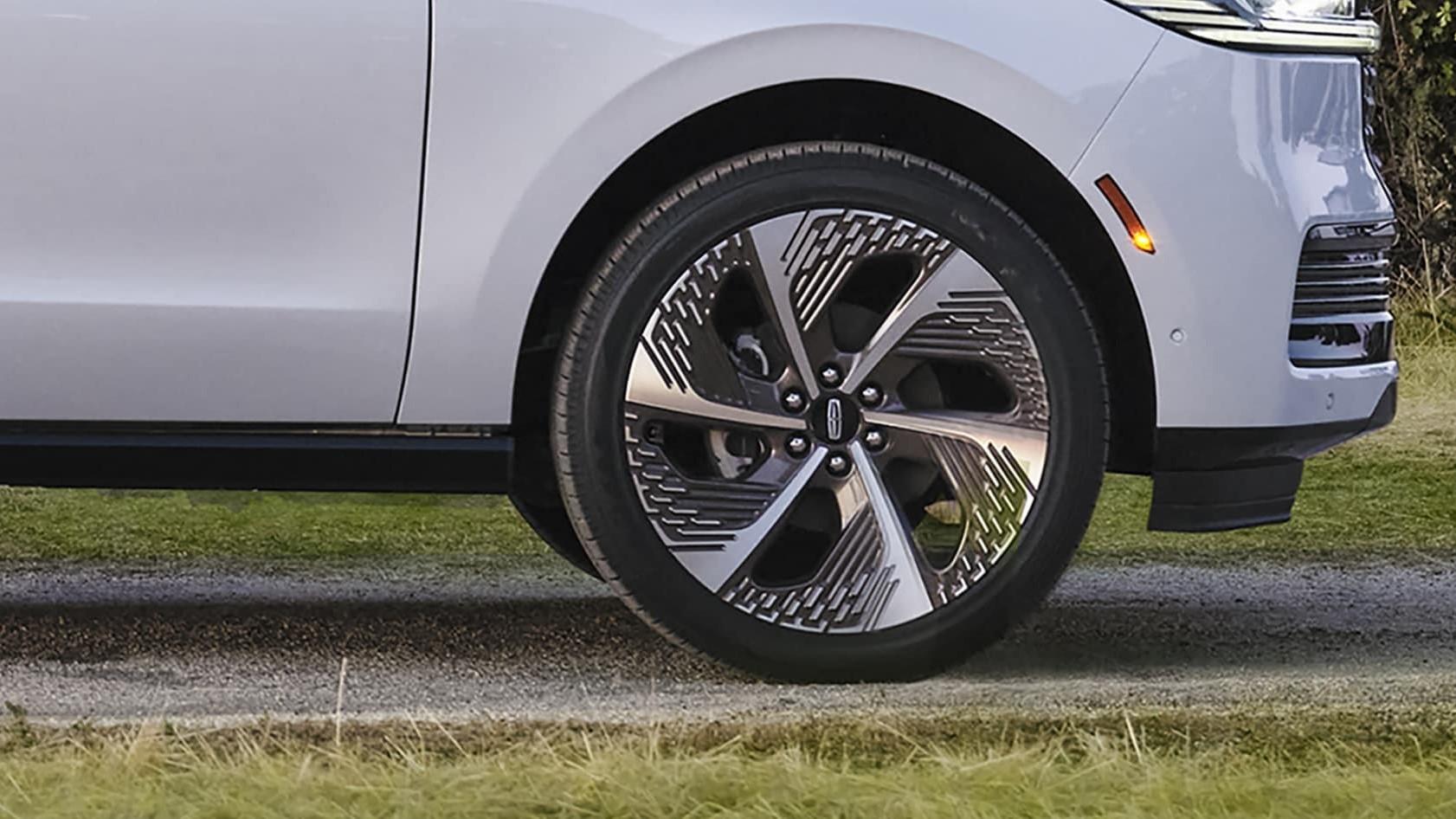 2025 Lincoln Navigator Well grounded 