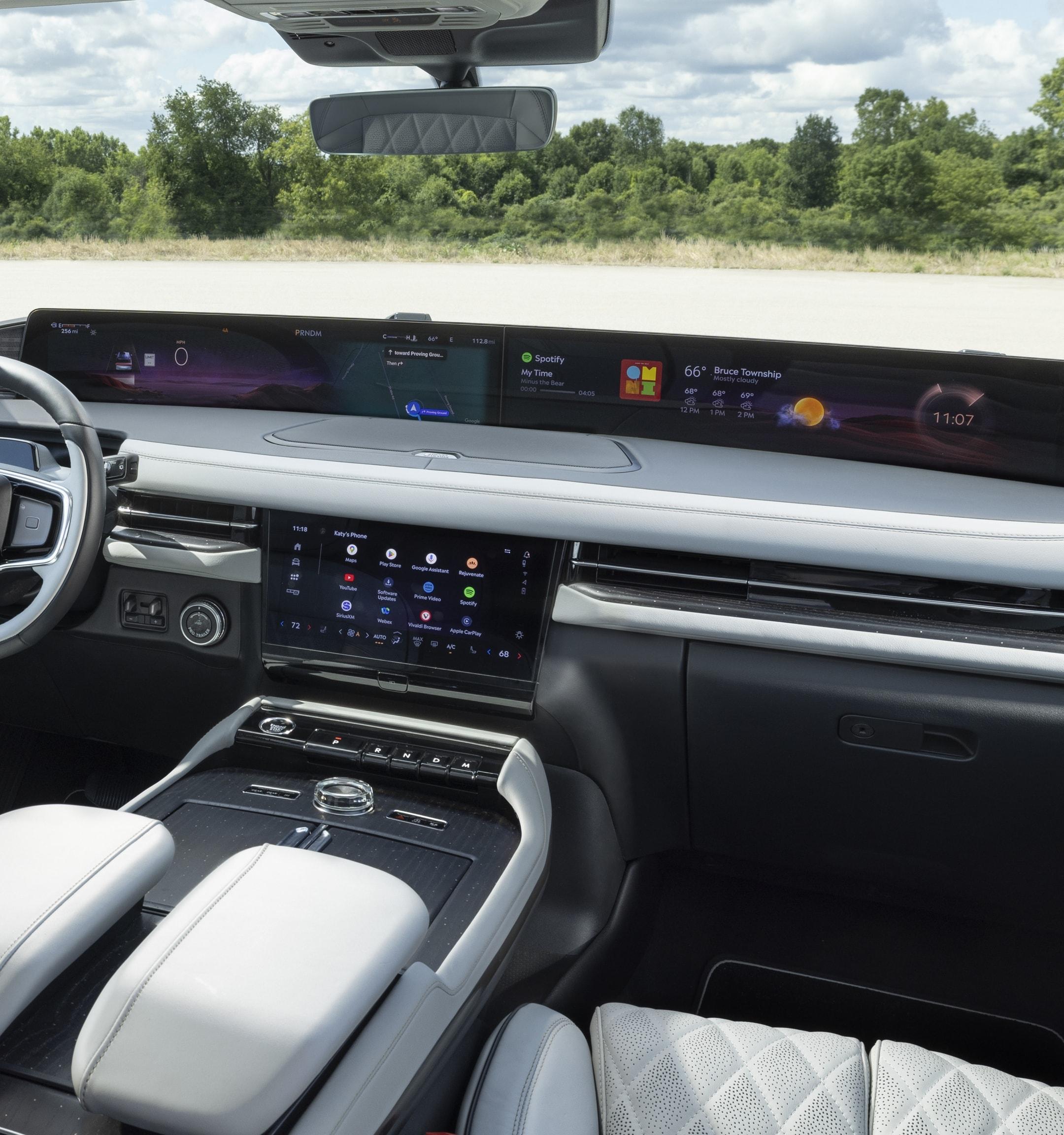 2025 Lincoln Navigator Panoramic display