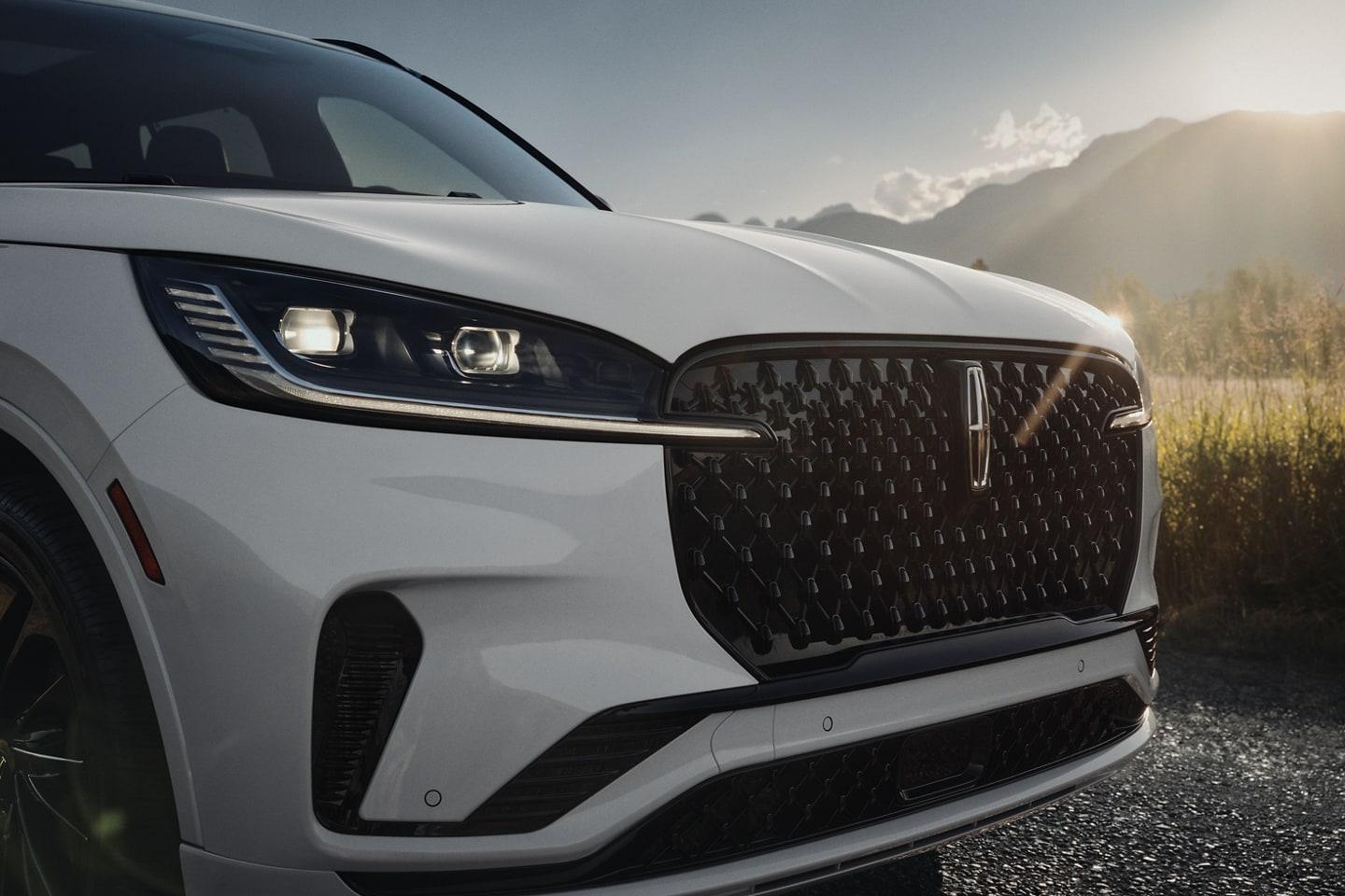 2025 Lincoln Auto High-Beam headlamps