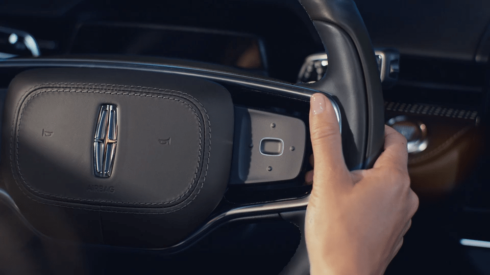 2026 Lincoln Nautilus Distinctive display themes