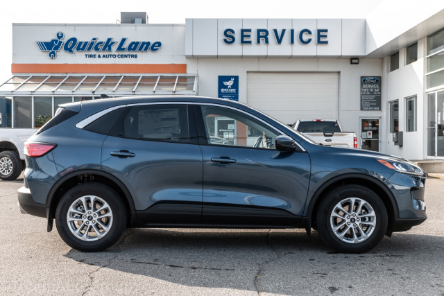 2020 Ford Escape SE Blue Metallic, 1.5L EcoBoost Engine with Auto Start