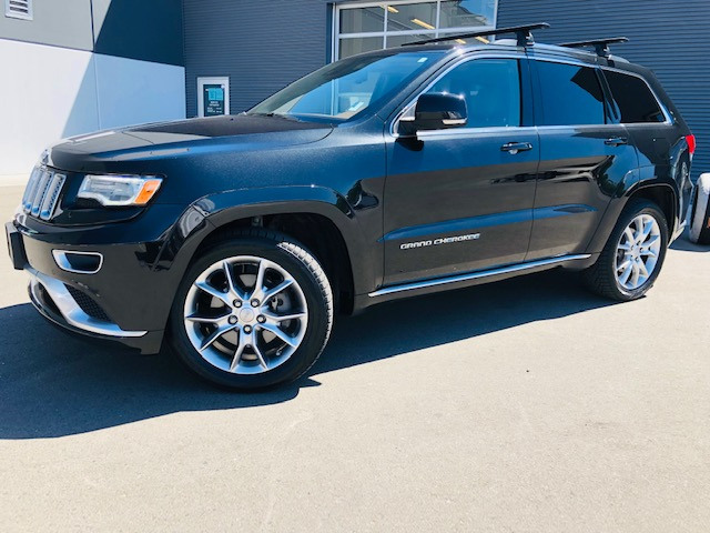 2016 Jeep Grand Cherokee Summit Brilliant Black Crystal Pearlcoat, V8 