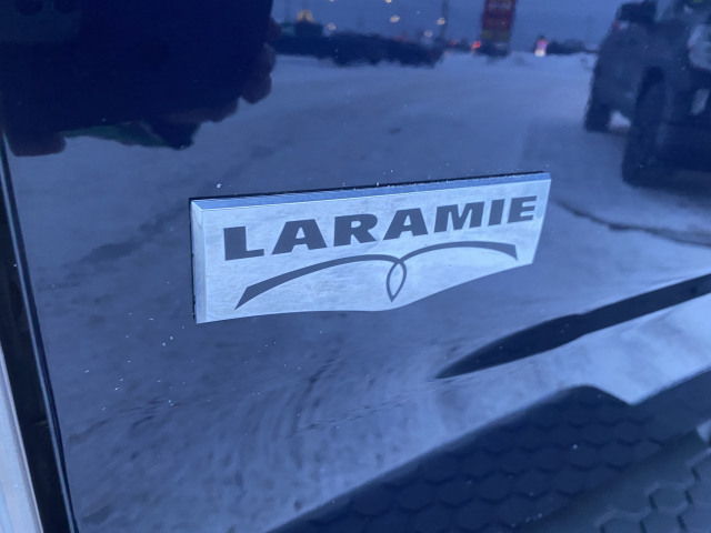 2017 RAM Ram 1500 Laramie Crew Cab Shor 