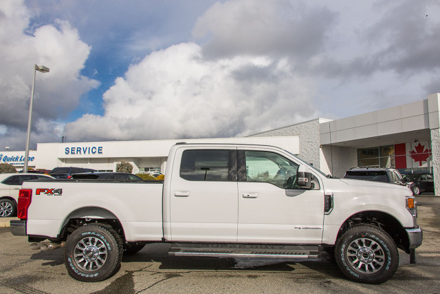 2020 Ford SuperDuty F-350 LARIAT Oxford White, 6.7L Power Stroke® V8 ...